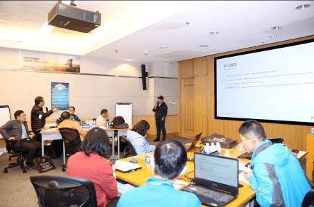 為學(xué)生注入計(jì)算機(jī)學(xué)科基因 計(jì)算機(jī)技術(shù)培訓(xùn)的價(jià)值與路徑